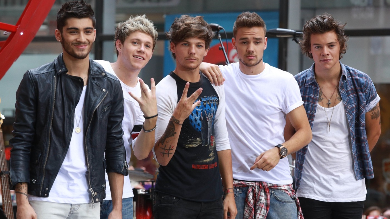 One Direction se objeví spolu na pódiu, aby uctili památku Liama Payna (†31)