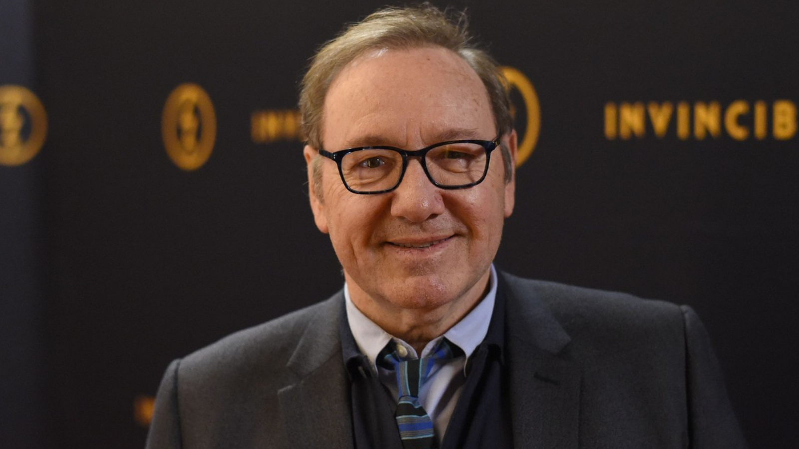 Kevin Spacey byl obviněn dalším mužem ze sexuálního napadení. Lidé z branže ho brání