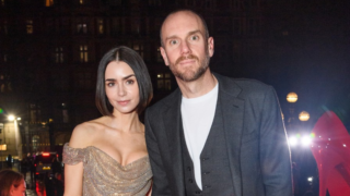 Lily Collins se stala terčem kritiky kvůli tomu, že jí dceru odnosila náhradní matka