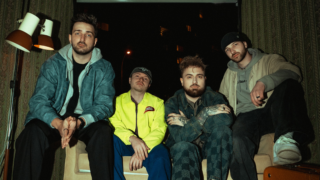 Poetika vydává nový singl. Klip k&nbsp;němu se odehrává na&nbsp;gauči