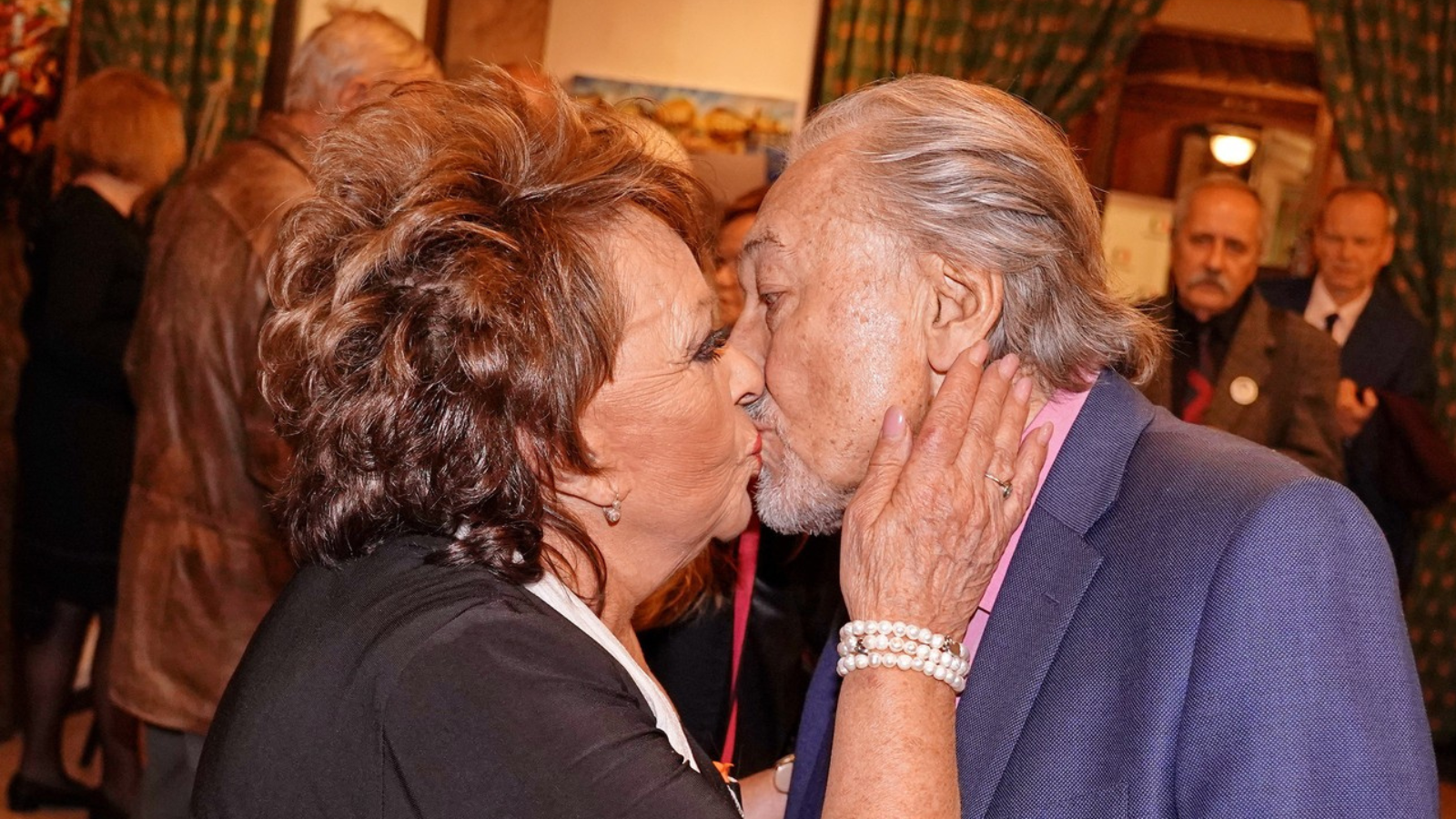 Jiřina Bohdalová a vdavky s Karlem Gottem: Měla důkaz, kterým ho mohla krásně vydírat