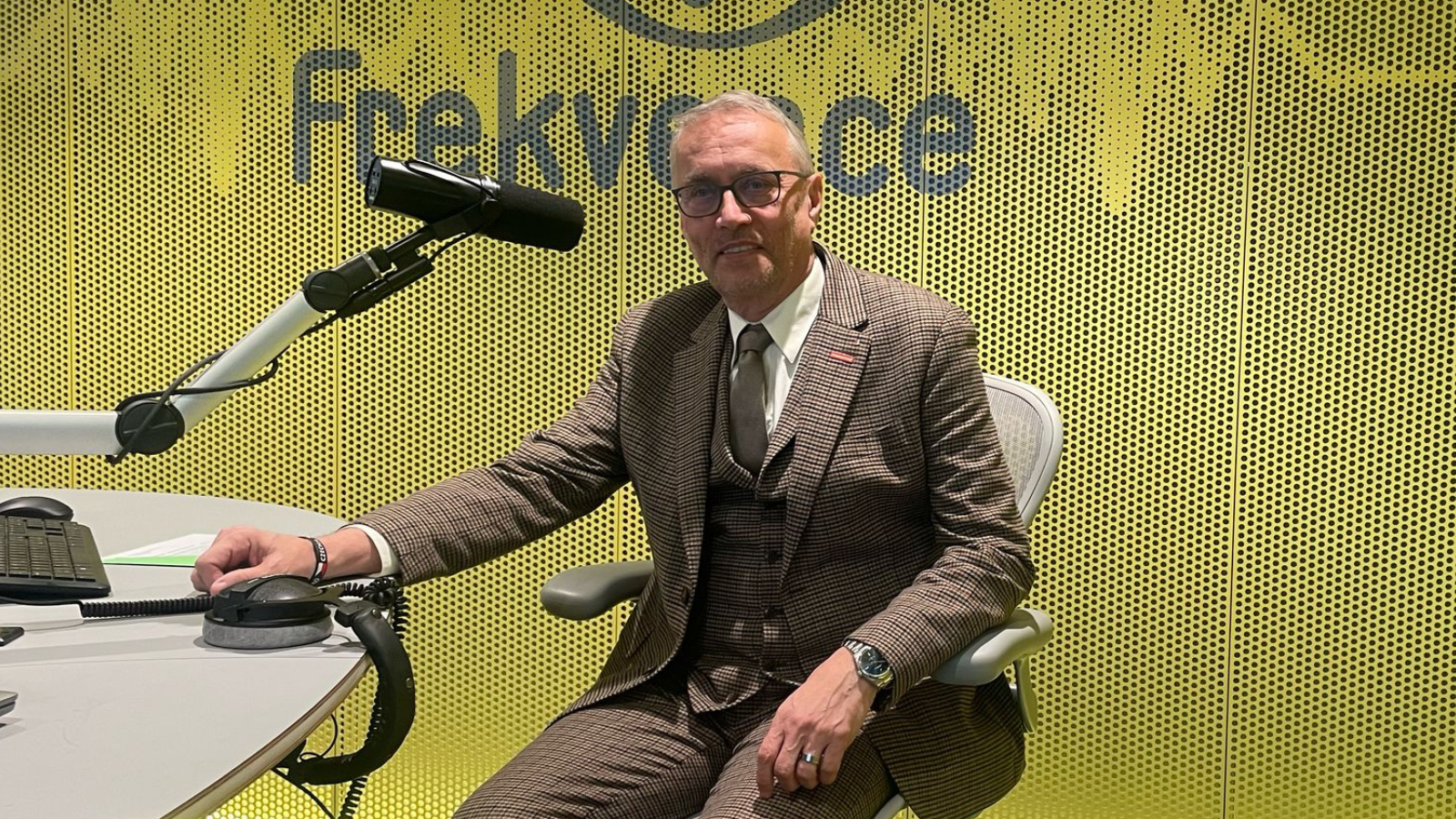 Martin Dvořák: Pokud by byla vůle ukončit válku, tak všechny karty drží v&nbsp;ruce Putin