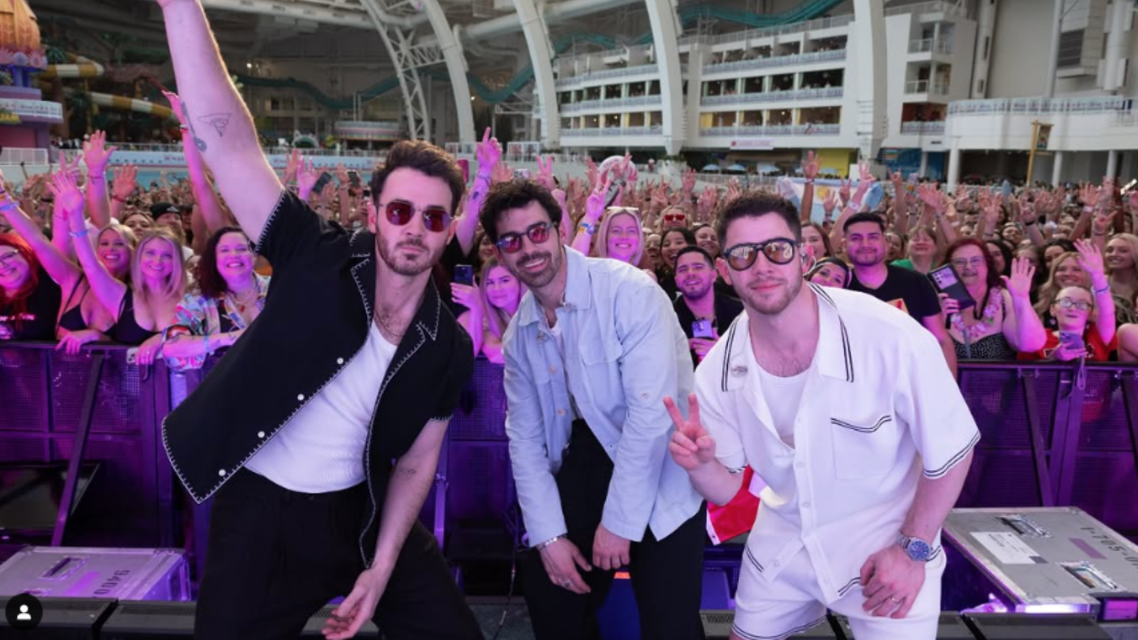 Jonas Brothers slaví 20 let kariéry: Velkolepé turné a vánoční film