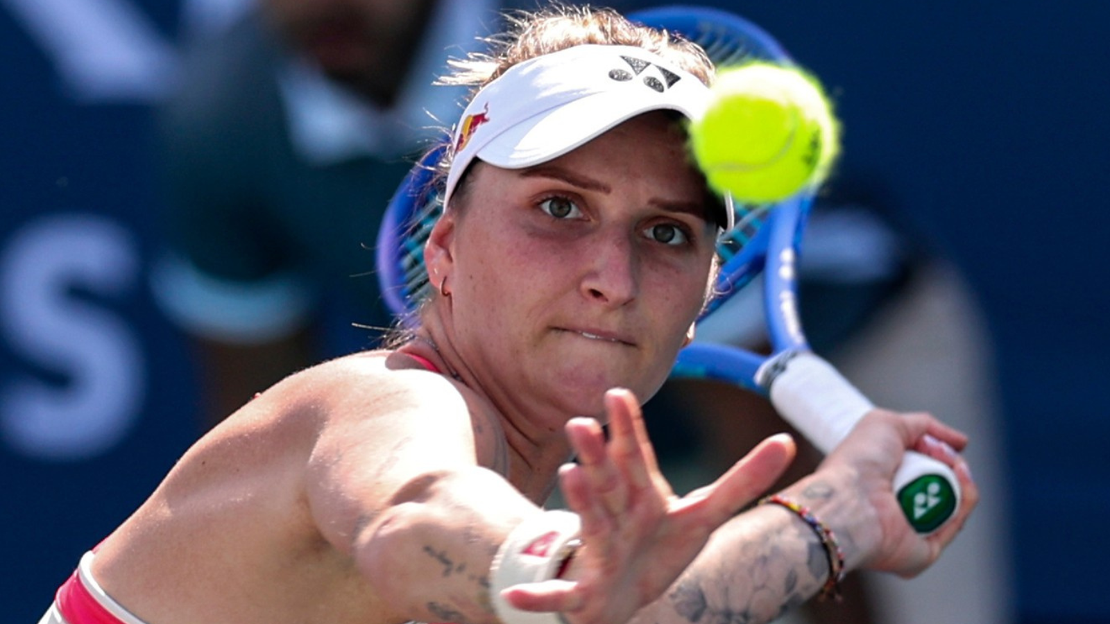 Markétu Vondroušovou opět zlobí poraněné rameno. Na&nbsp;kurty se zatím nevrátí
