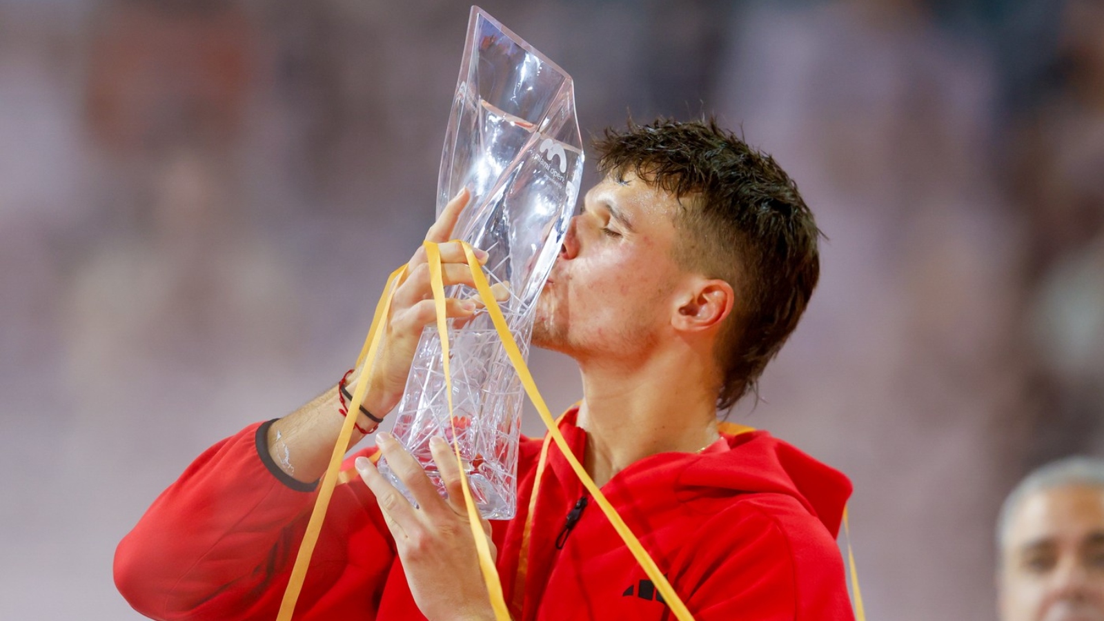 Střídání generací! Fenomenální Jakub Menšík ve finále porazil Novaka Djokoviče a&nbsp;slaví první titul