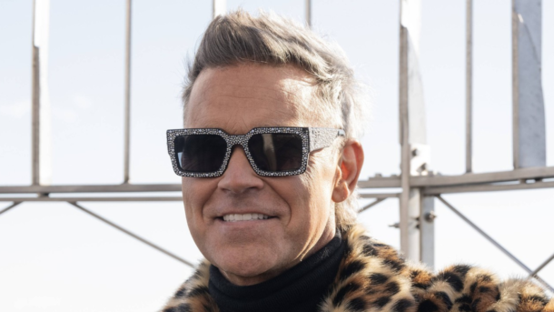 Robbie Williams vyděsil fanoušky. Po&nbsp;spekulacích o&nbsp;drogách přišlo nečekané vysvětlení