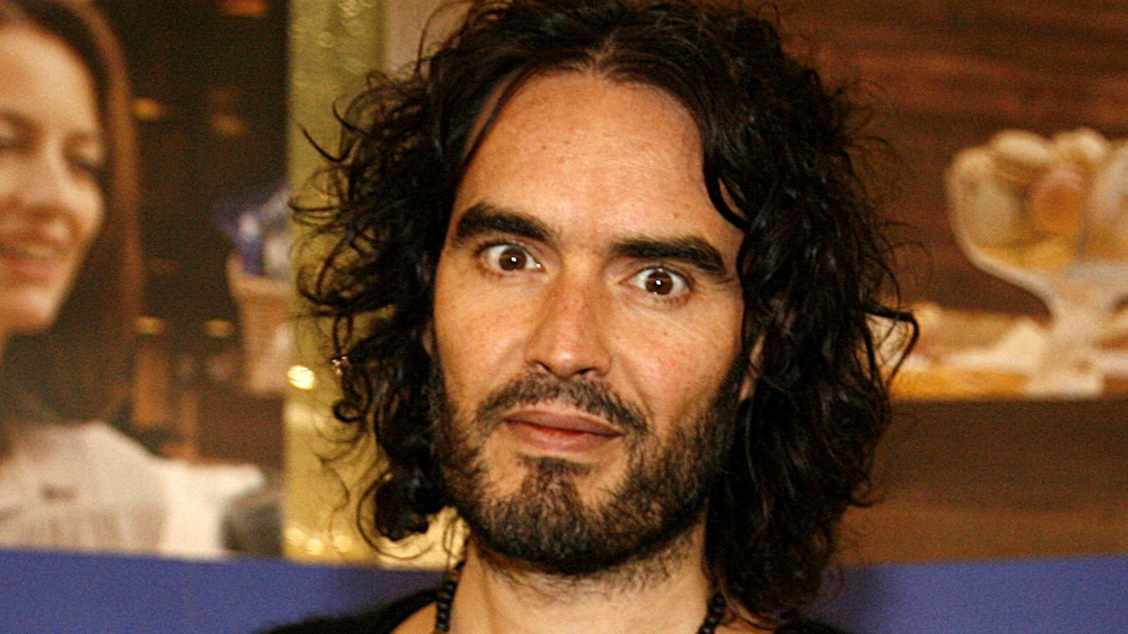 Russell Brand čelí obvinění ze znásilnění a&nbsp;sexuálního napadení