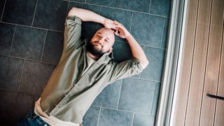 Pokáč představuje nový singl pro&nbsp;děti: Hurá, jde se uklízet