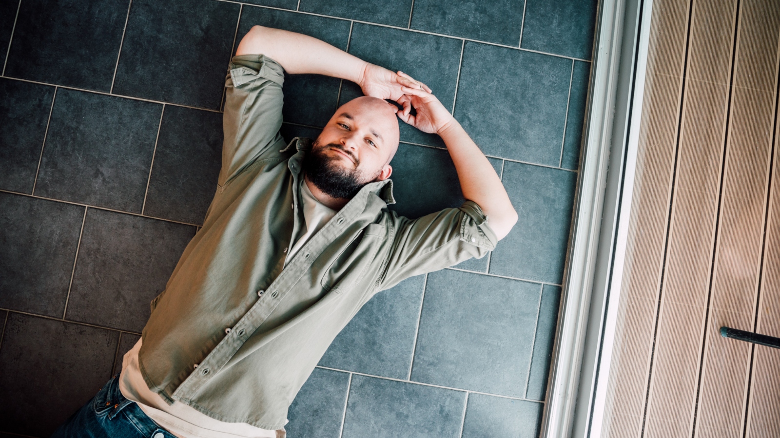 Pokáč představuje nový singl pro&nbsp;děti: Hurá, jde se uklízet