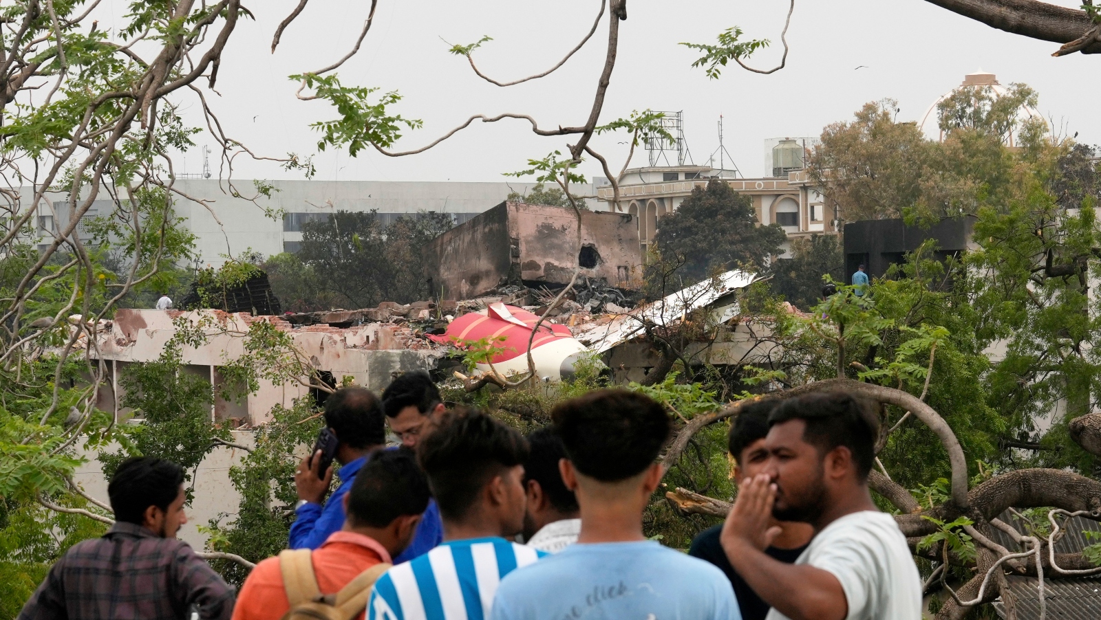 Pohádkový život v&nbsp;Londýně se rozplynul. Na&nbsp;palubě havarovaného letadla zahynula celá rodina