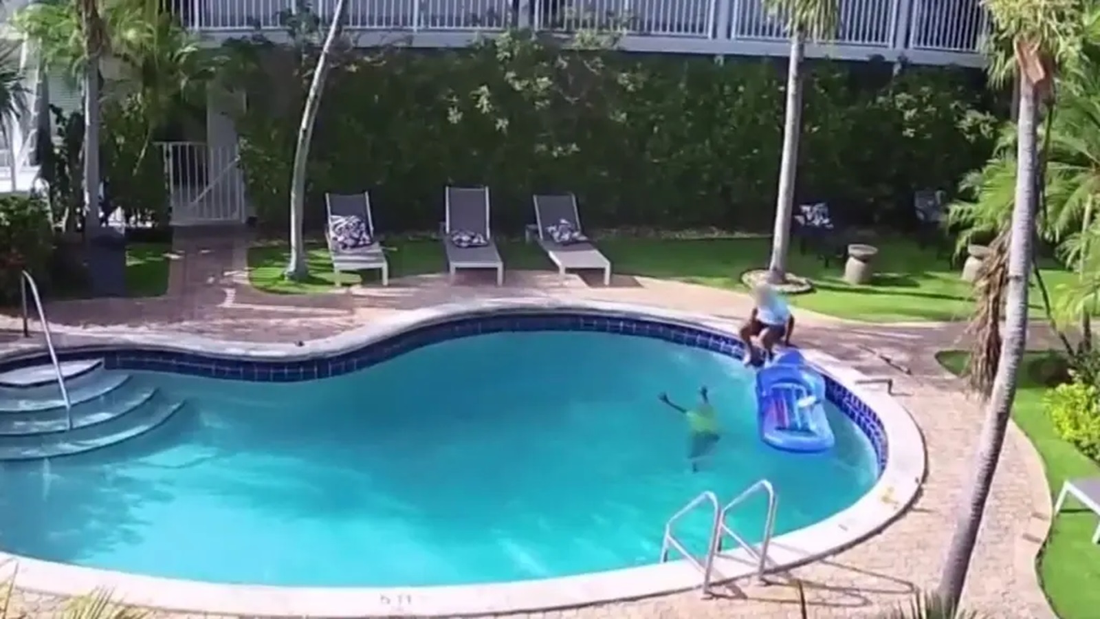 Hrdina z&nbsp;ulice: Kolemjdoucí zachránil tonoucího chlapce
