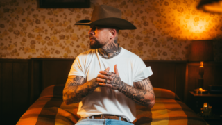 Marpo s&nbsp;novou deskou sklízí úspěch. Vydává singl se Sebastianem a&nbsp;těší se na&nbsp;další velký koncert