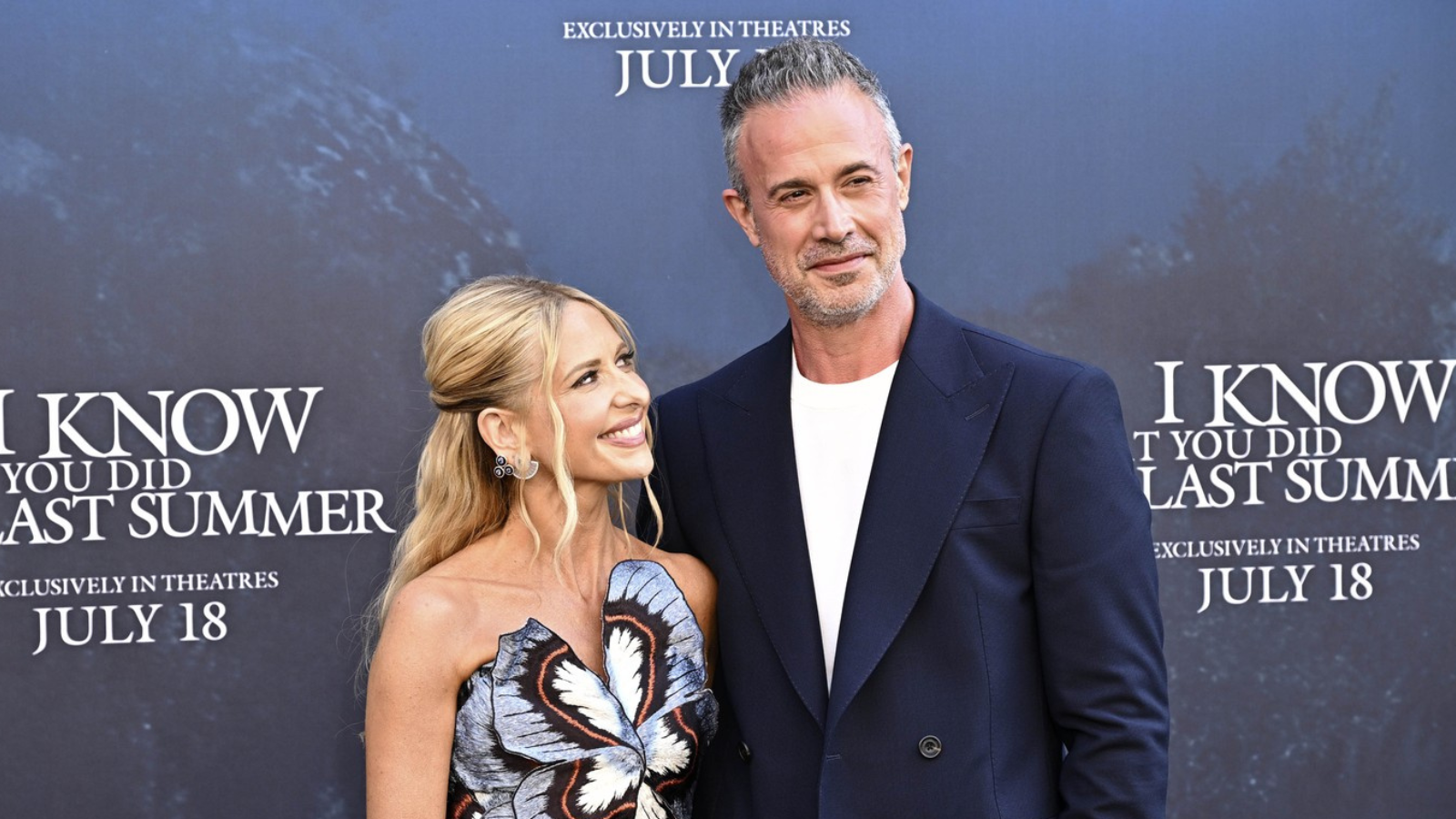 Freddie Prinze Jr. oslavil padesátiny. Jeho manželka Sarah Michelle Gellar mu poslala dojemné přání