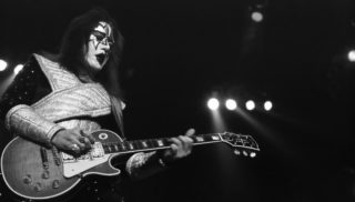 Zemřel někdejší člen skupiny KISS Ace Frehley (†74). Rodina ho musela odpojit od přístrojů
