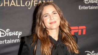 Drew Barrymore šokuje. Fanoušci ji nepoznávají a&nbsp;děsí je její vzhled