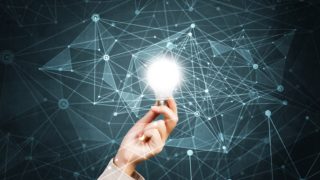 HOROSKOPY: Vodnáři, nepřehánějte to s&nbsp;fyzickou námahou. Čas lásky, dotyků a&nbsp;objímání je tu