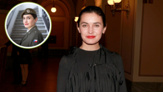 Když jsem poprvé vystřelila, ukápla mi slza. Herečka Sarah Haváčová se svěřila, proč nastoupila do armády