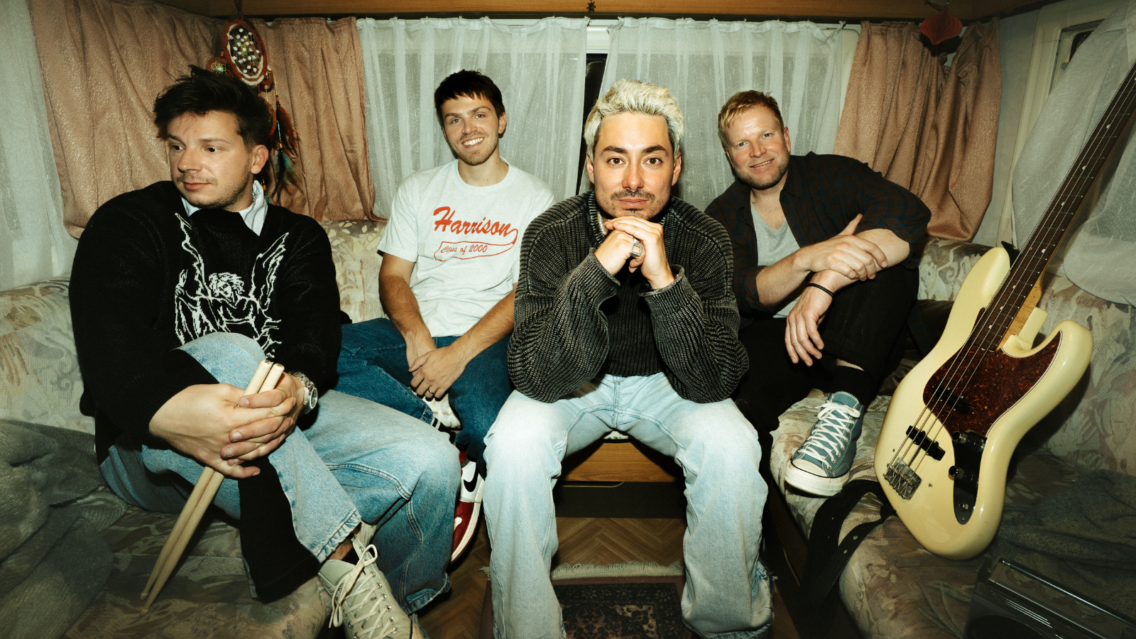 Novou etapu startují Mirai se singlem Drahokamy. V&nbsp;klipu si zahrála Anna Dvořáková