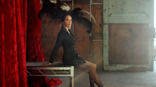 Hvězda filmu Showgirls měla kariéru před sebou. Erotický snímek ale Elizabeth Berkley zničil život 