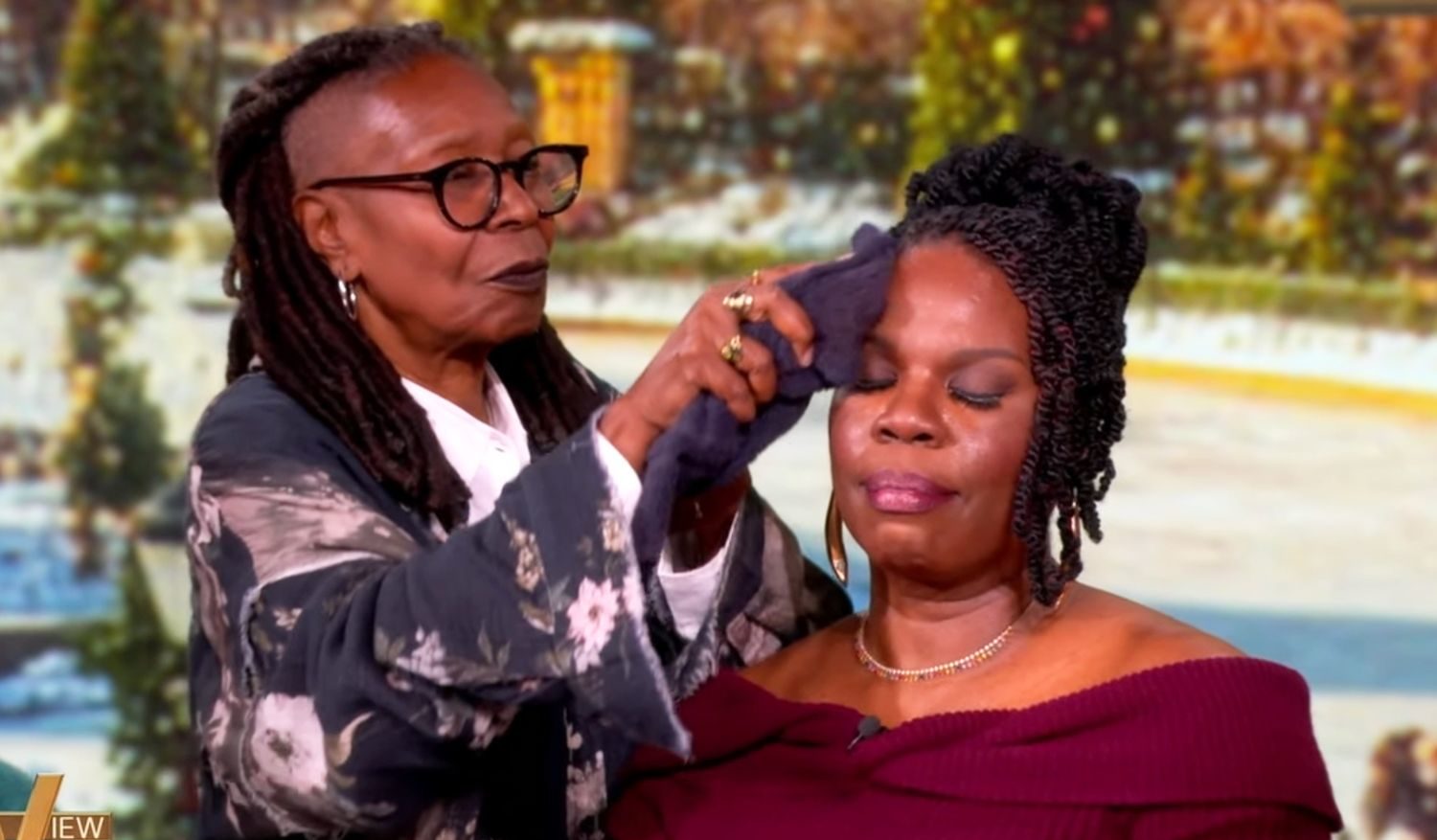 Menopauza v&nbsp;přímém přenosu: Whoopi Goldberg pomohla Leslie Jones během horké chvilky