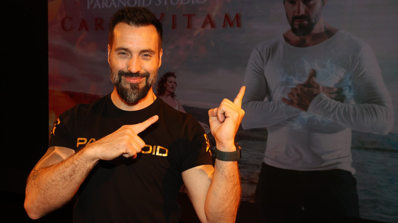 Dámy, pozor, tady už je obsazeno! Václav Noid Bárta ukázal svaly a fanynky omdlévají