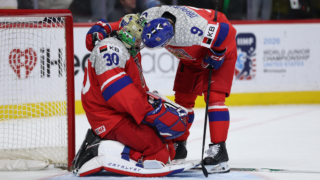 Obrovská škoda. Česká dvacítka ve finále na&nbsp;Švédy nestačila, z&nbsp;mistrovství světa juniorů bere stříbro