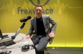 Jan Grolich: Zákaz mobilů ve školách by měl podléhat dohodě školy s&nbsp;rodiči