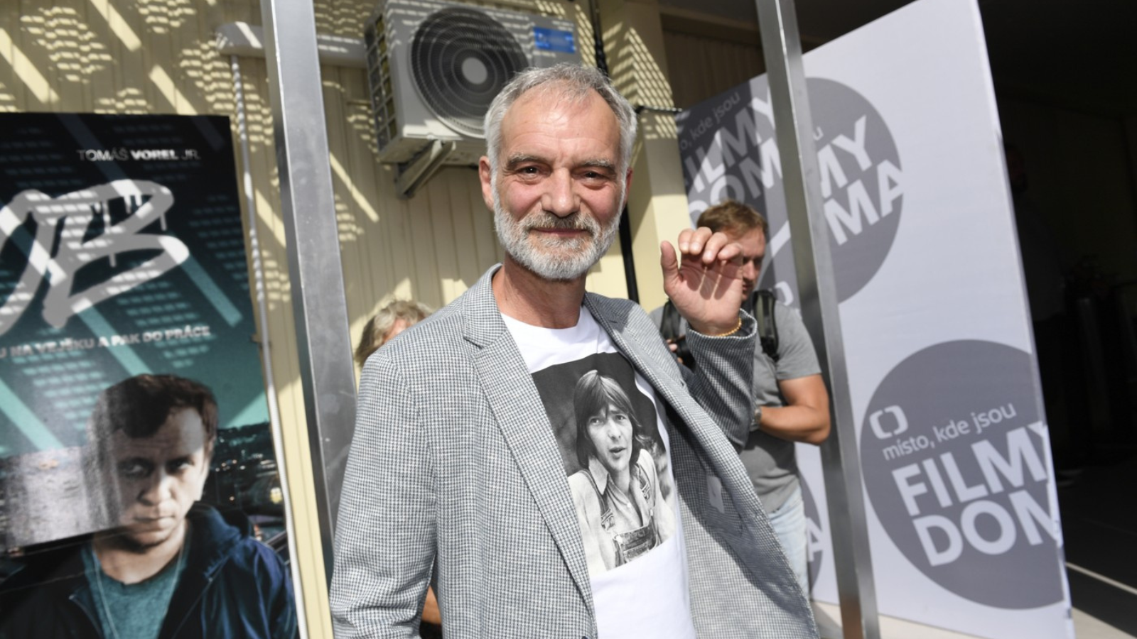 Ivan Trojan je po operaci kyčle doma a bez berlí. Návrat na jeviště plánuje v únoru