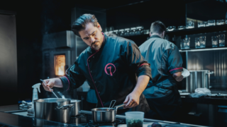 Vojta Kotek v&nbsp;nové komedii Když se zhasne: Prozradil recept na&nbsp;smilstvo