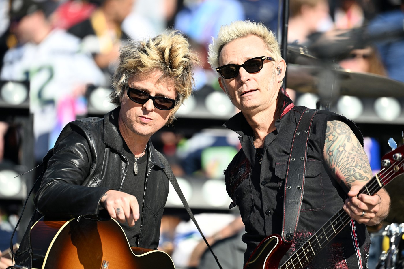 Green Day otevřeli Super Bowl překvapivě umírněnou show
