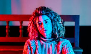 Zpěvačka Kaczi představuje videoklip k písni Lampy. Nahlíží v&nbsp;ní na&nbsp;svět mužskýma očima