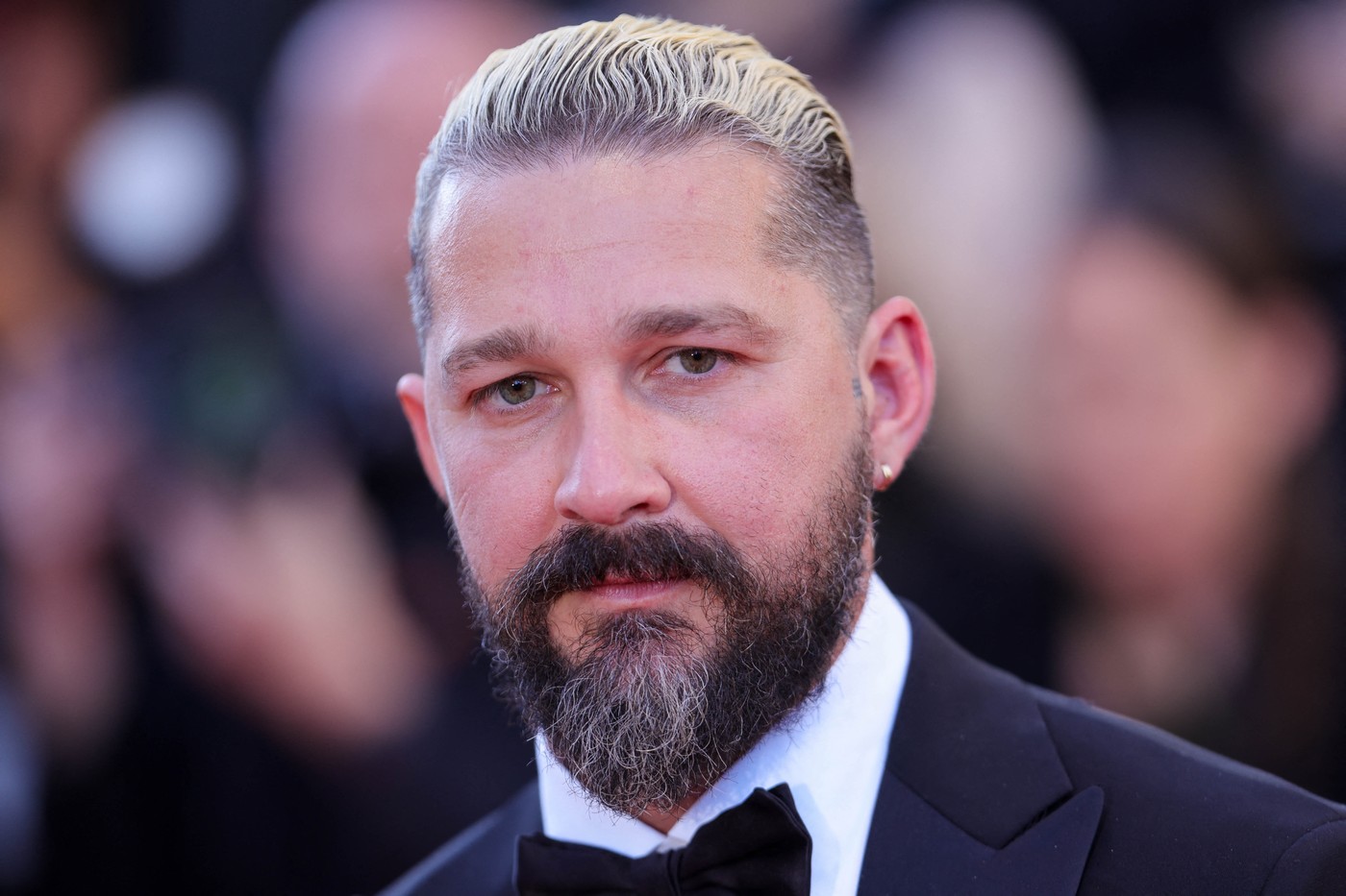 Shia LaBeouf zatčen během oslav Mardi Gras. Herec čelí obvinění z napadení