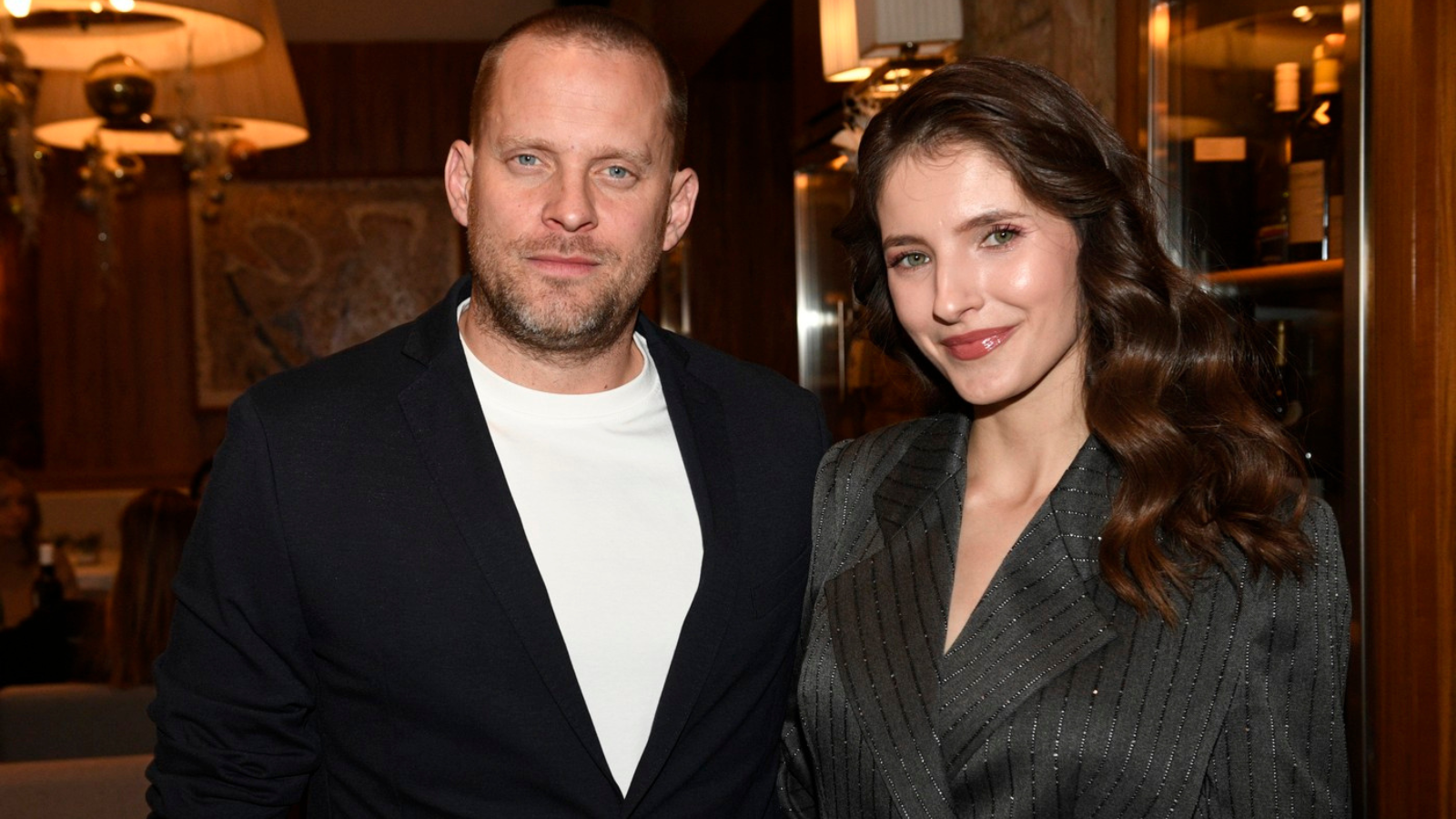 Krásná zpráva přímo z&nbsp;pláže! Jakub Prachař a&nbsp;Sara Sandeva oznámili zásnuby