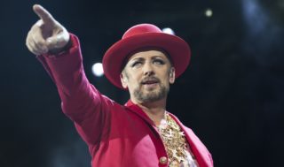 Boy George přiznal, že při&nbsp;psaní hudby používá AI. „Mám skvělé rozhovory s&nbsp;ChatGPT“