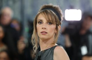 Maya Hawke přiznala, že vydávání hudby nesnáší. „Je to, jako bych propagovala svůj deník.“