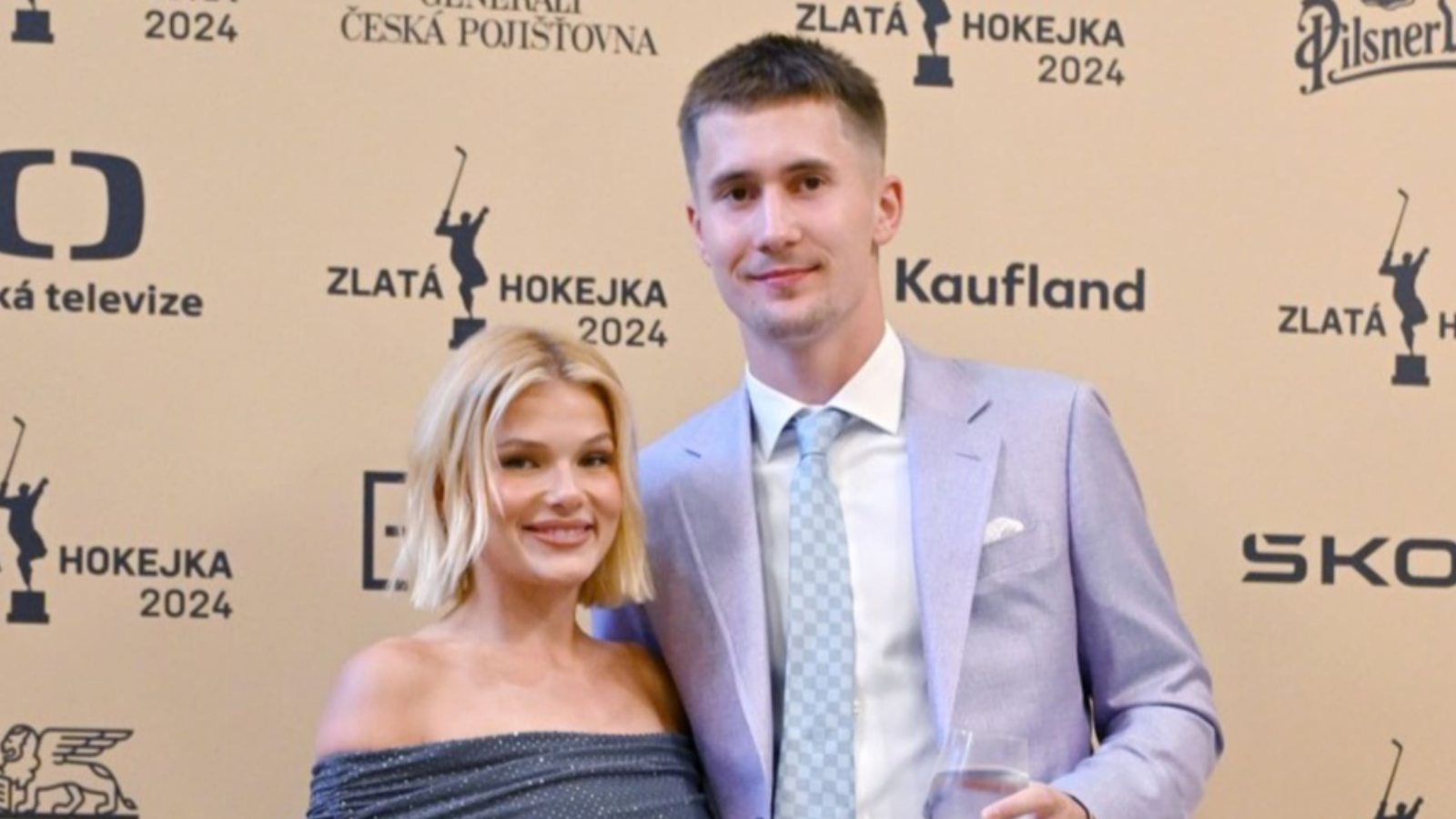 Martin Nečas se bude ženit. Hokejová hvězda požádala partnerku o ruku během dovolené