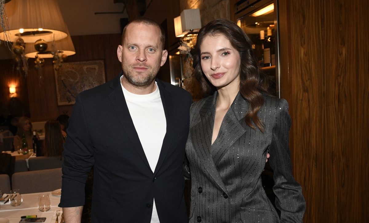 Jakub Prachař a Sara Sandeva jsou manželé. Tajnou svatbu uspořádali na výjimečném místě