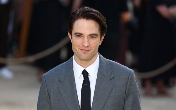 Robert Pattinson si vystřelil ze Stmívání. Vtipem o&nbsp;Jacobovi pobavil fanoušky