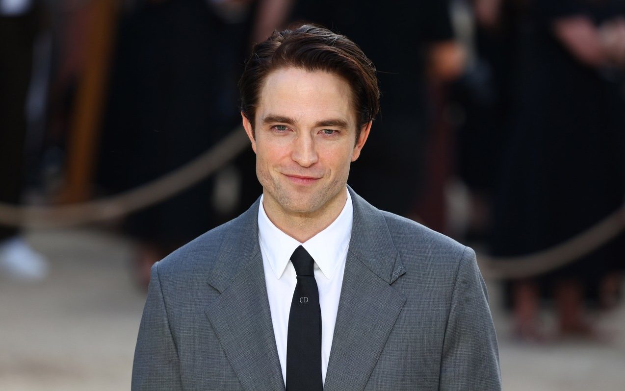 Robert Pattinson si vystřelil ze Stmívání. Vtipem o&nbsp;Jacobovi pobavil fanoušky
