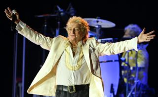 Rod Stewart musel na operaci srdce a ruší koncerty. O konci kariéry neuvažuje