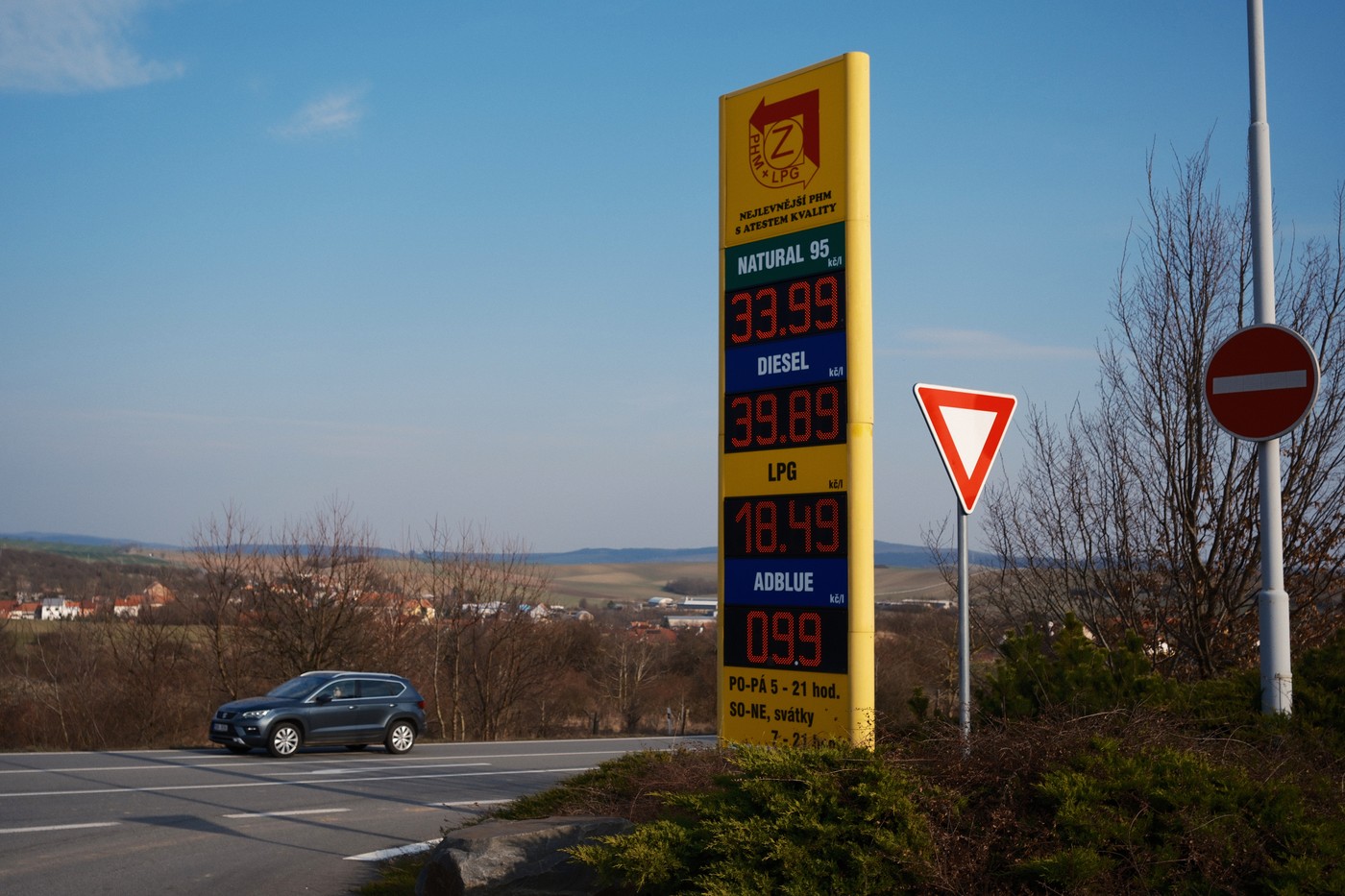 Vláda od října zastropuje ceny paliv a sníží spotřební daň z nafty
