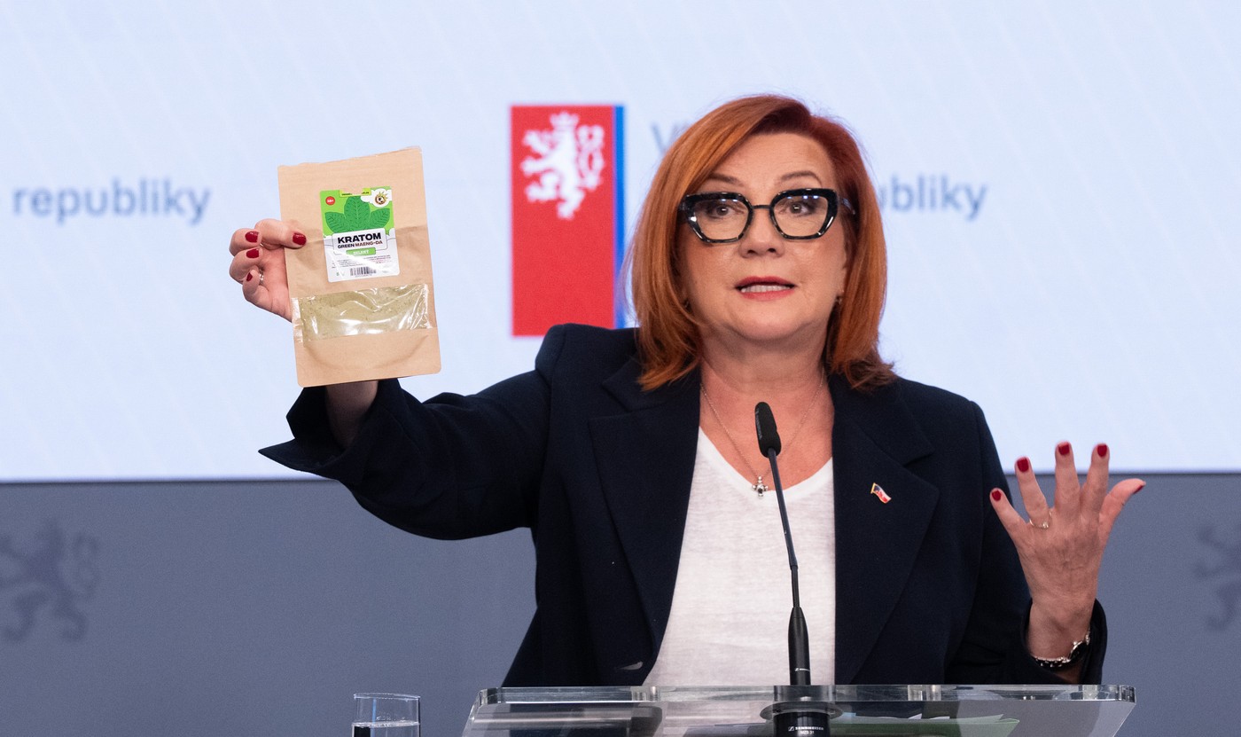 Zprávy dne: paliva se od října zastropují, důchody vzrostou o 304 korun