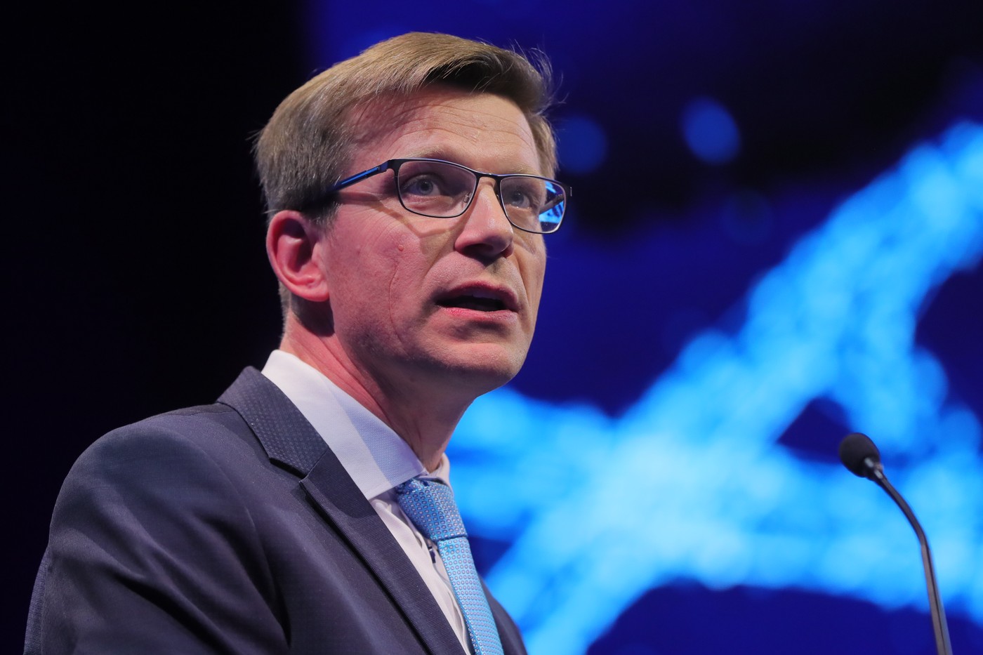 Sněmovna jedná o nedůvěře vládě, opozice na její svržení hlasy nemá