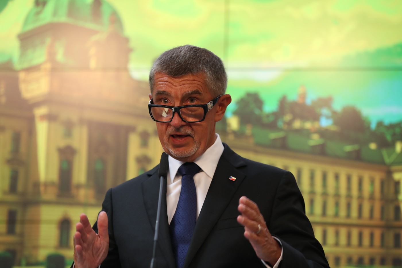 Nafta je pět haléřů od rekordu, regulace cen paliv začne až 1.&nbsp;října