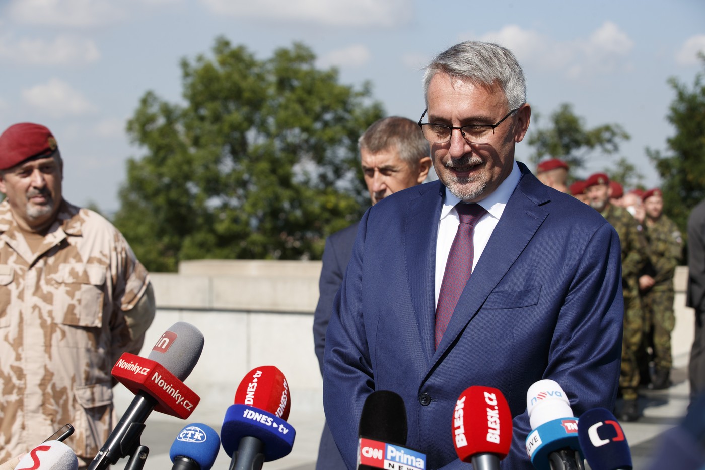 Zprávy dne: Odbory odmítly přidání policistům, v Praze hořel byt