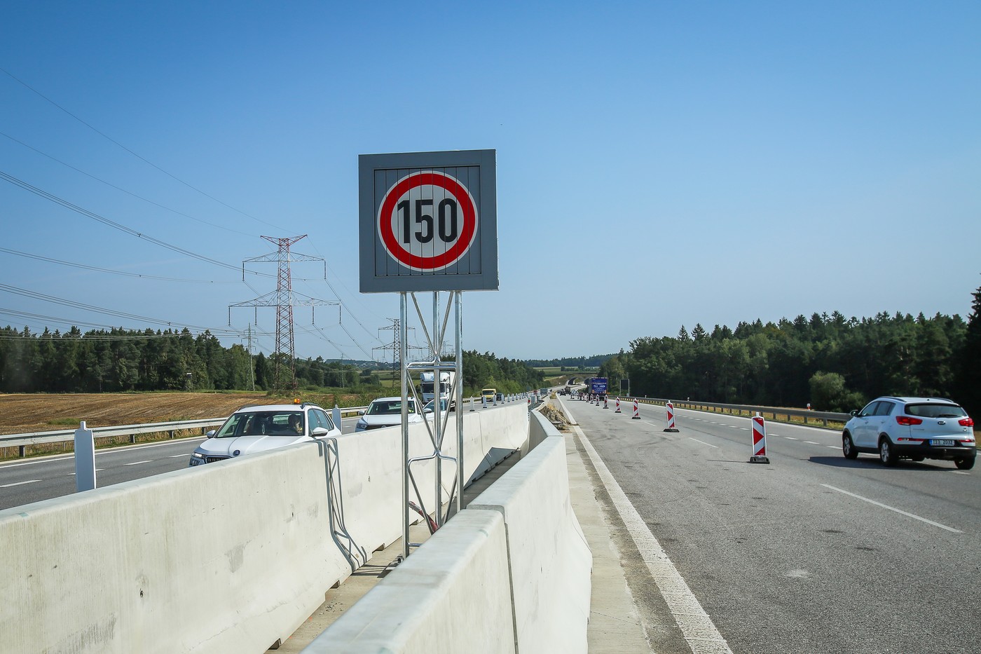 Na D3 se jezdí 150 km/h už rok, v levém pruhu se dál spěchá