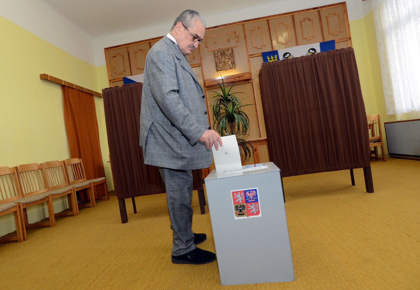 Dnes do 16:00 končí lhůta pro&nbsp;písemnou žádost o&nbsp;voličský průkaz