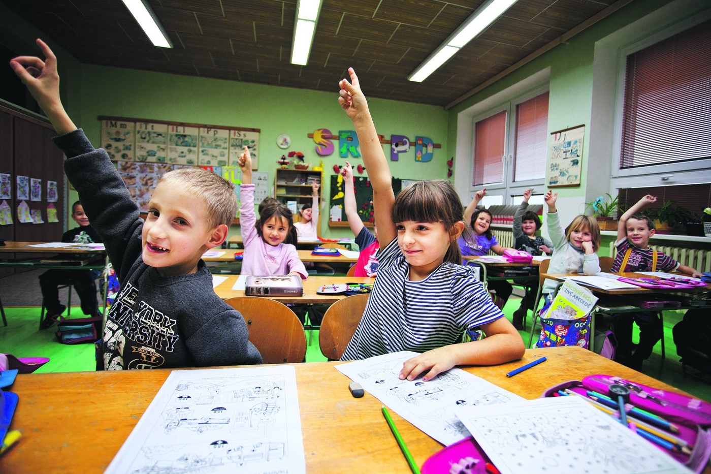 Vláda projedná změnu financování asistentů pedagoga v základních školách