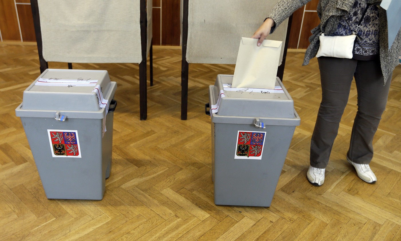 V prvních hodinách voleb hlasovalo deset až 15 procent voličů