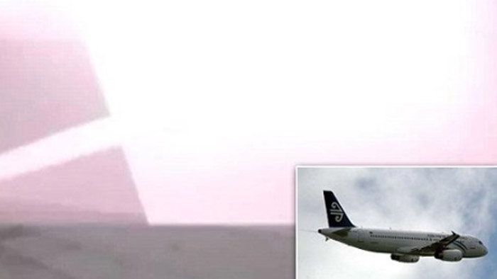 Do letadla udeřil blesk! Cestující zažili noční můru